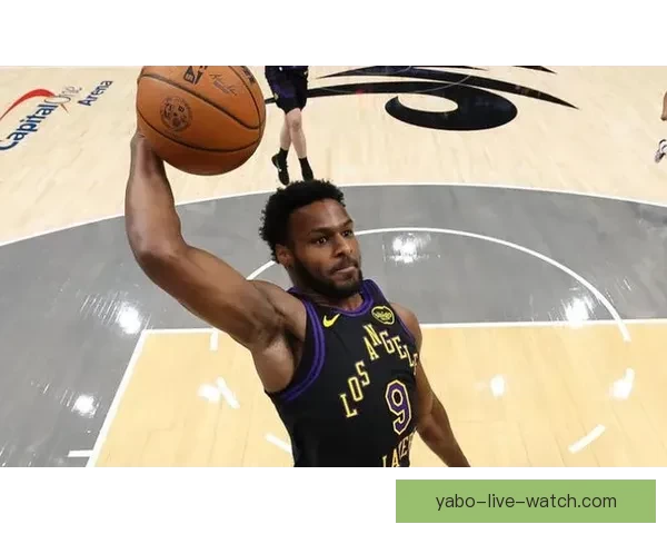 詹姆斯谈与布朗尼单挑时篮板碎裂：更专注高尔夫与国际象棋未来发展