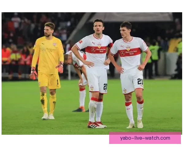 斯图加特球迷愤怒扔折叠椅场上冲突引发争议